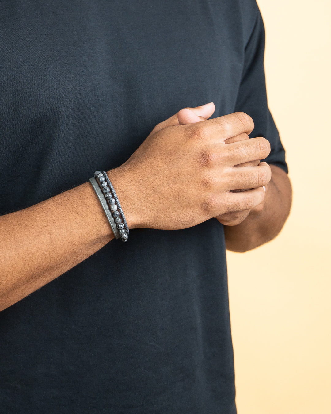 GEMENI TRIPLE GRIJS ARMBAND NAPPA LEDER MET LARVIKIET STEEN