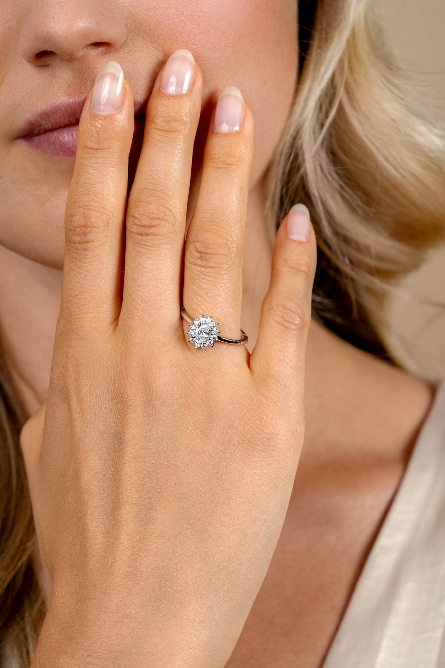 ZINZI ZILVEREN VERLOVINGSRING MET OVALE ZIRCONIA 11MM ZIR2699