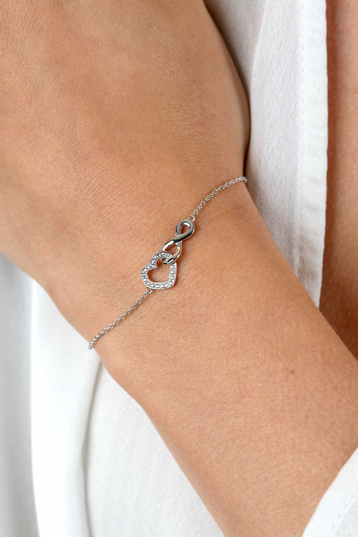 ZINZI ARMBAND VERBONDEN INFNITY HART MET ZICRONIA ZIA2596