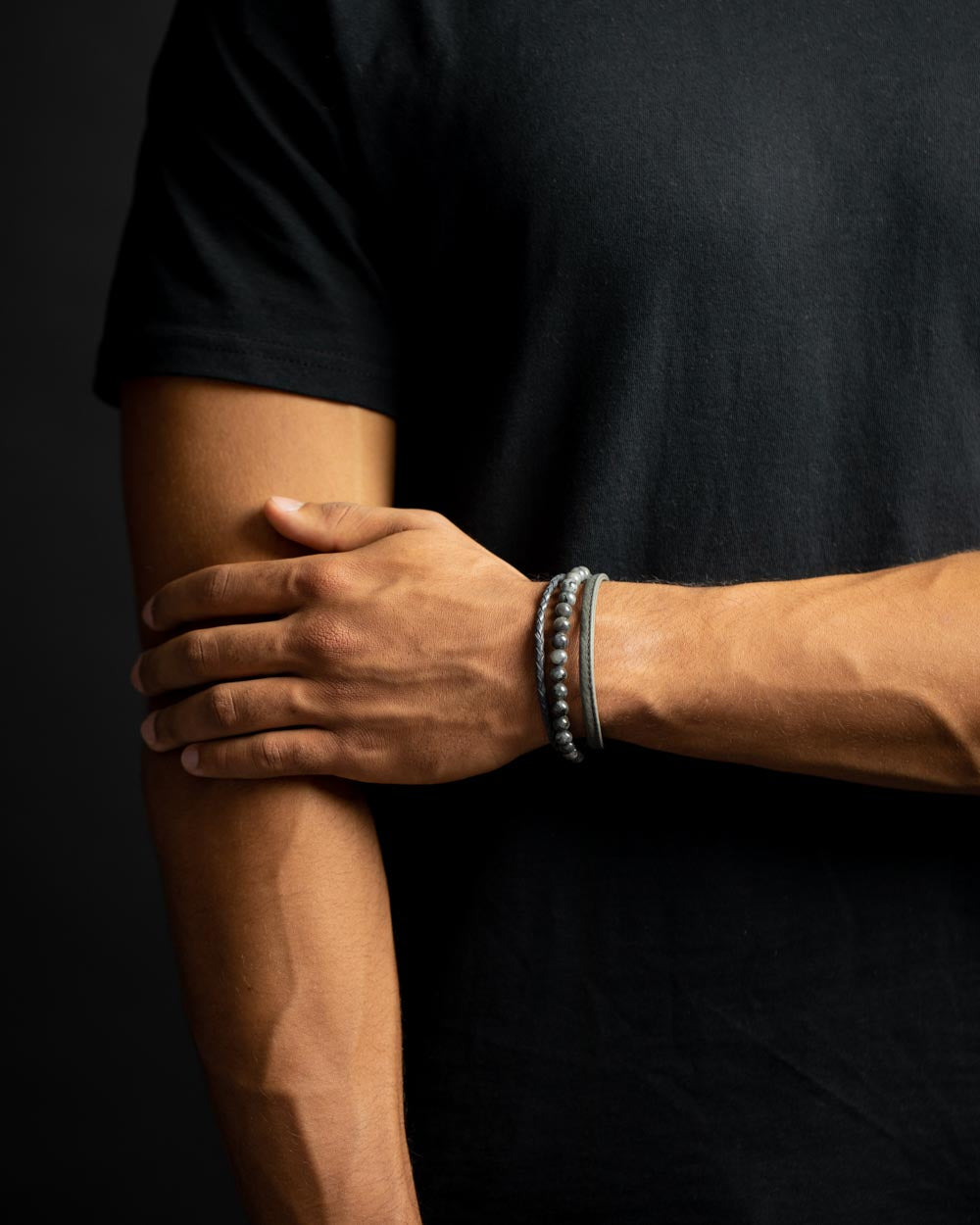 GEMENI TRIPLE GRIJS ARMBAND NAPPA LEDER MET LARVIKIET STEEN