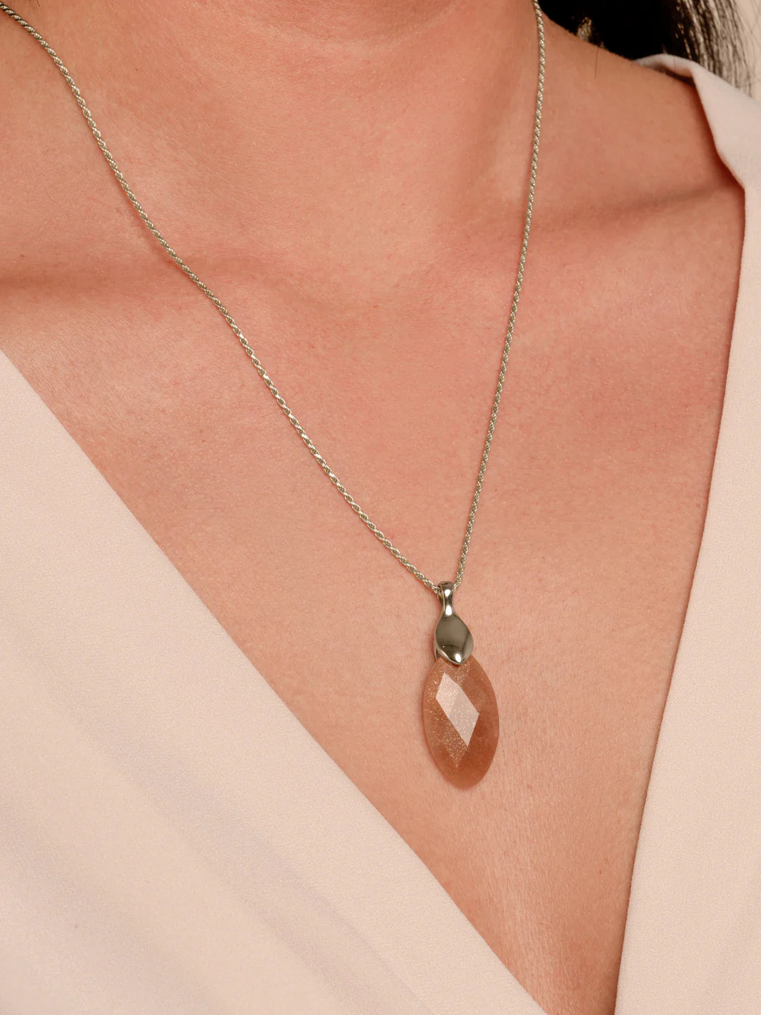 SPARKLING Pendant Leaf Silver Polished Rhodium Plated