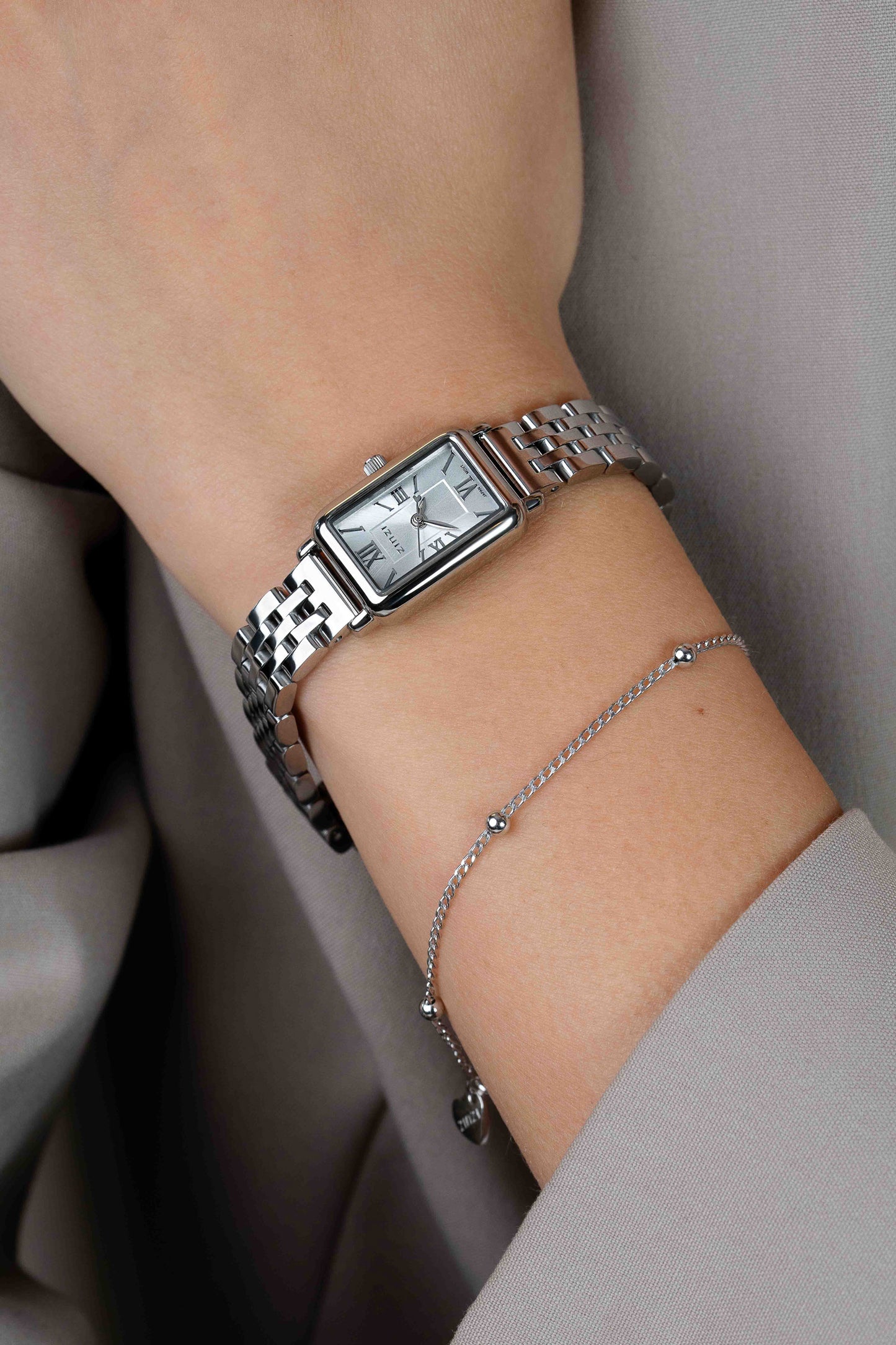 ZINZI Horloge Elegance zilverkleurige sunray wijzerplaat en rechthoekige kast stalen schakelband 22mm extra dun