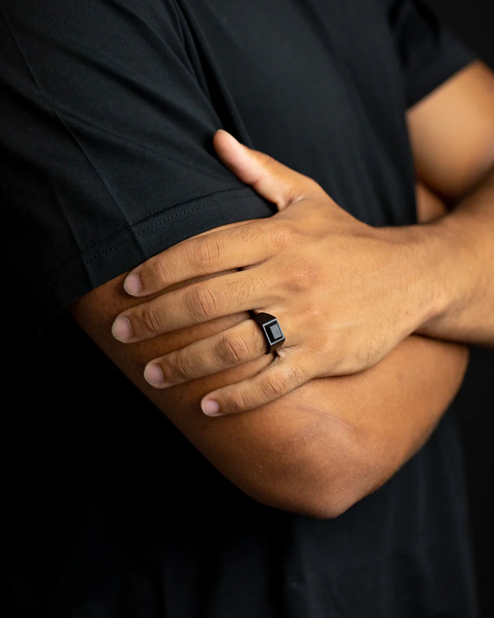 GEMENI TITANIUM CREDO RING MET AGAATSTEEN