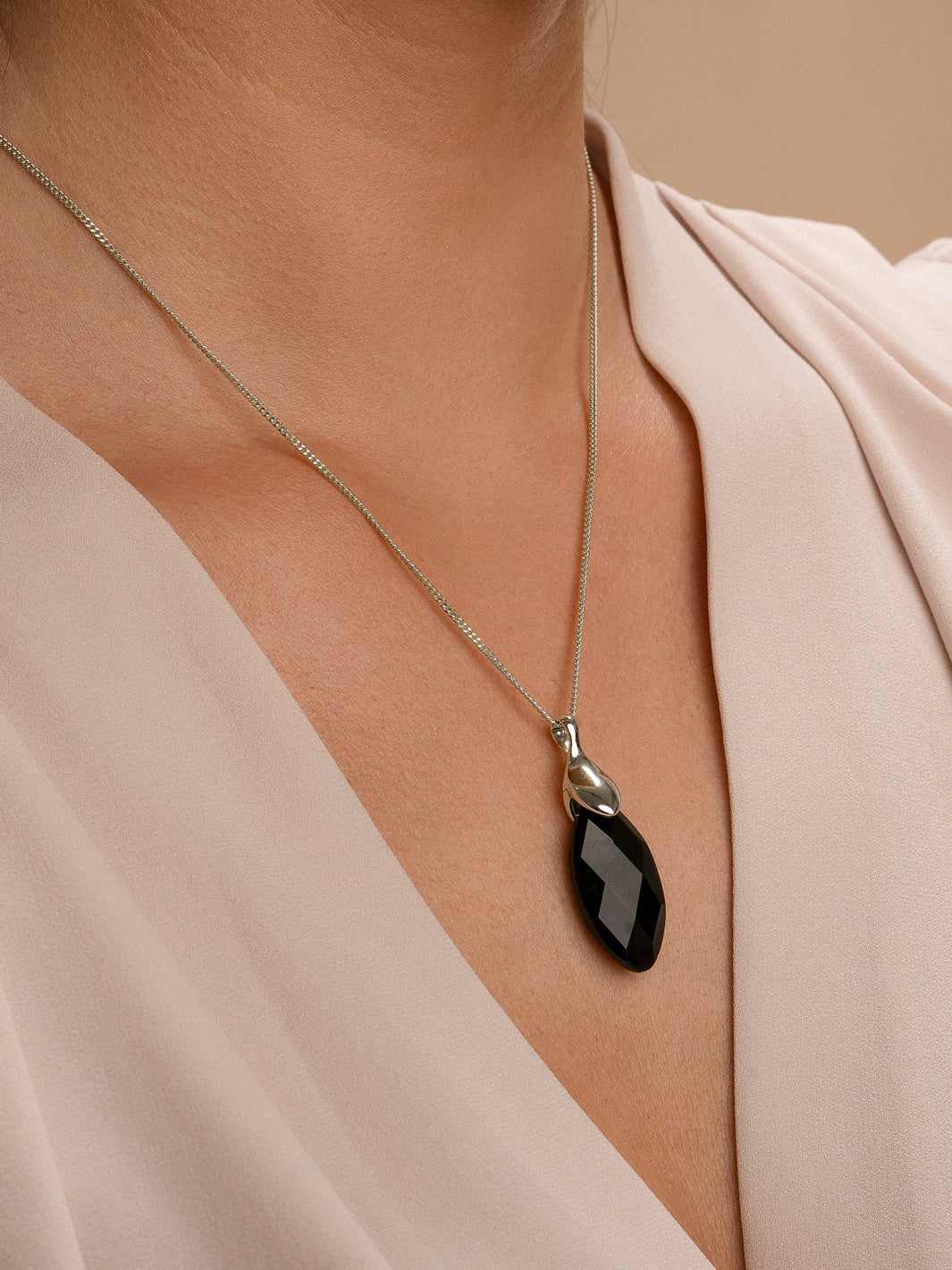 SPARKLING Pendant Leaf Silver Polished Rhodium Plated