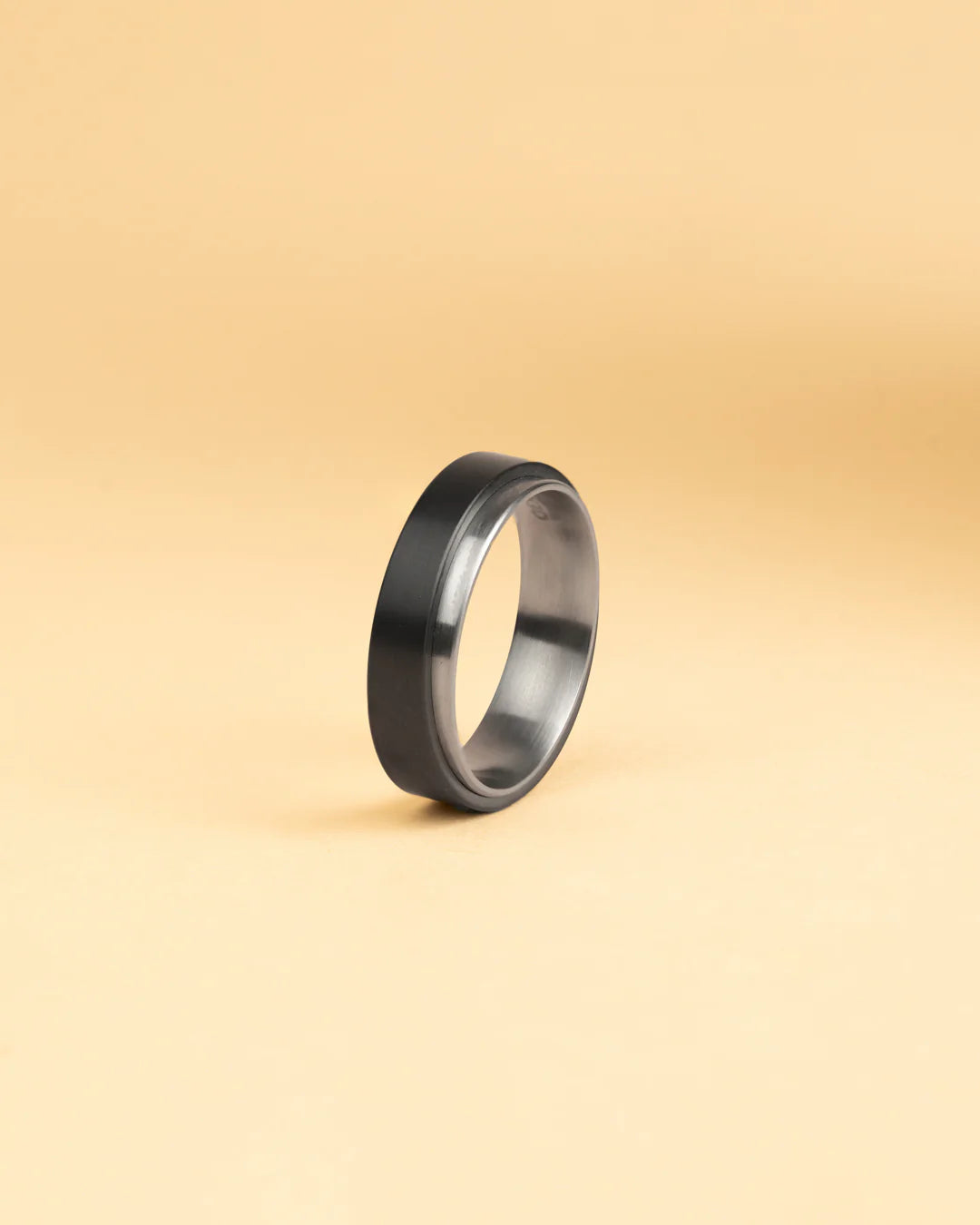 GEMENI TENDO ZILVEREN TWEEKLEURIGE TITANIUM RING