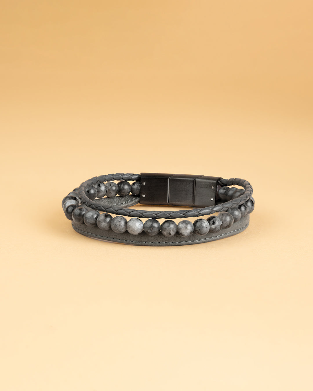 GEMENI TRIPLE GRIJS ARMBAND NAPPA LEDER MET LARVIKIET STEEN
