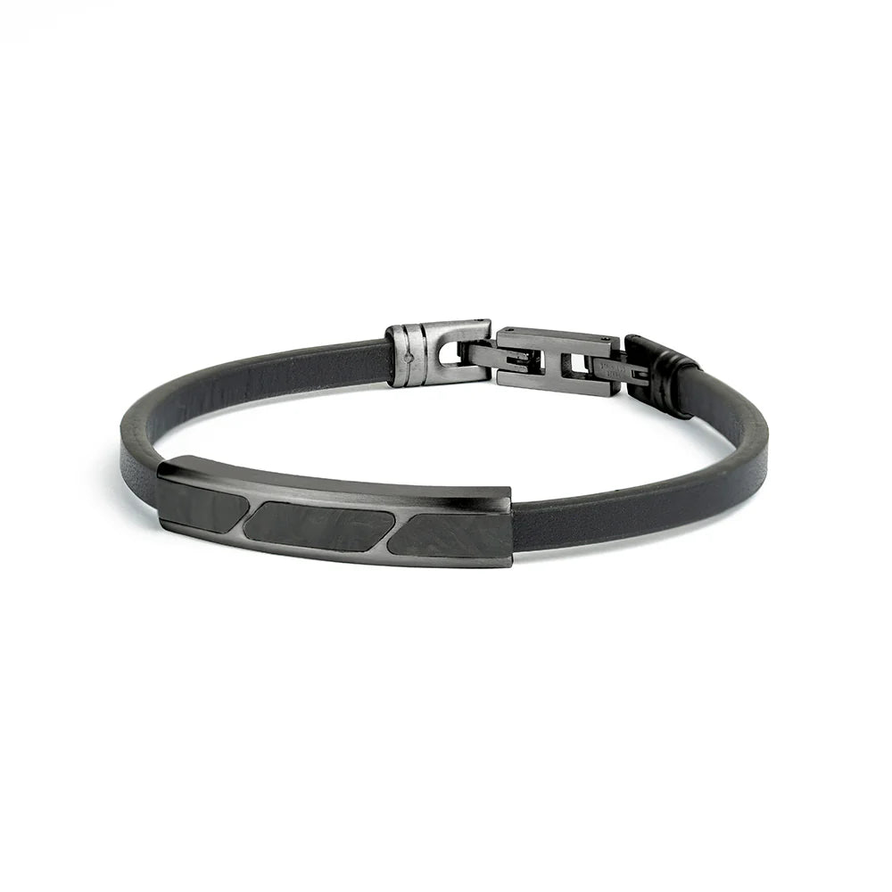 GEMENI STELLA ZWARTEN LEREN ARMBAND AFGWERKT MET GESMEED KOOLSTOFELEMENT