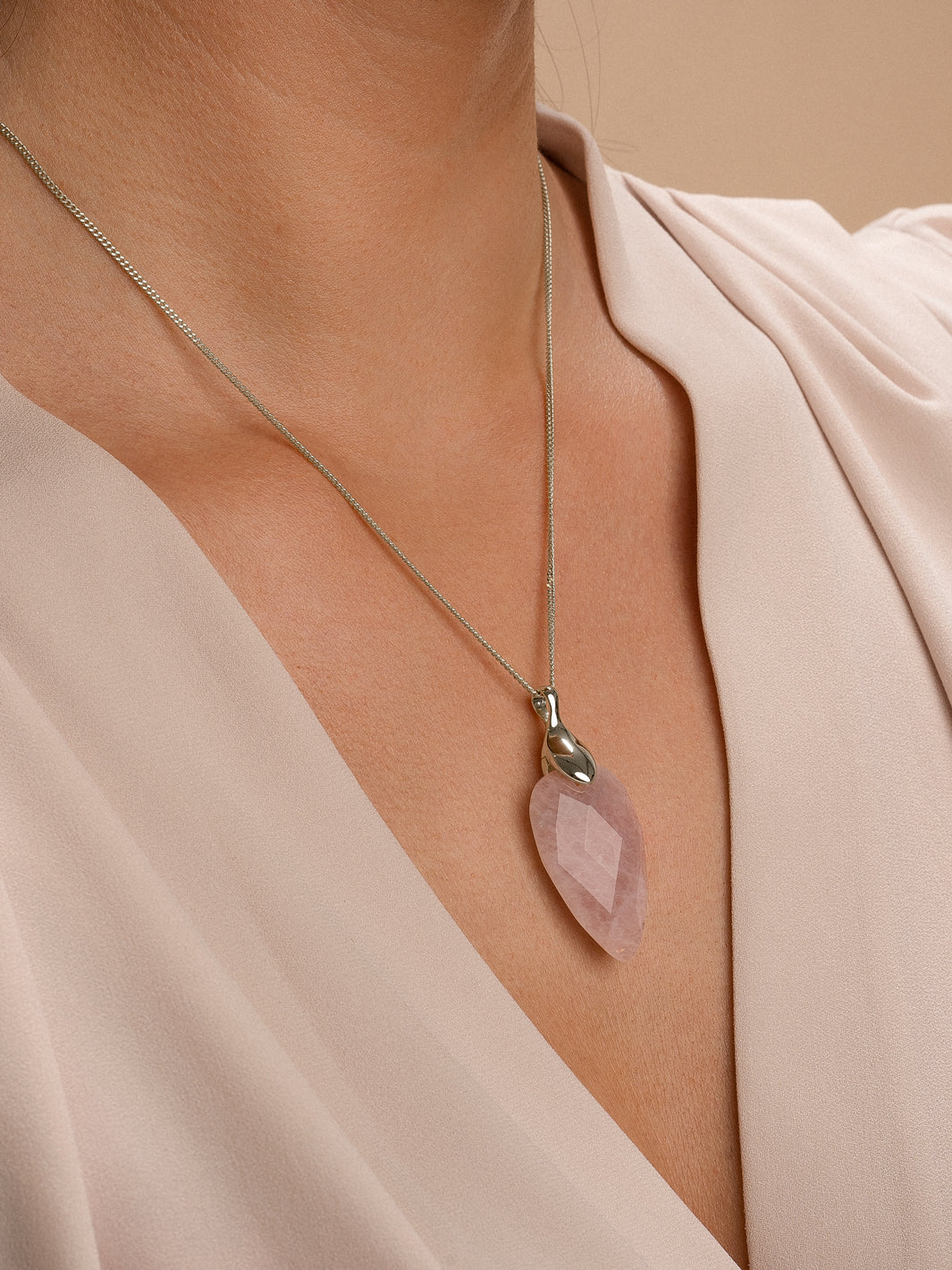 SPARKLING Pendant Leaf Silver Polished Rhodium Plated