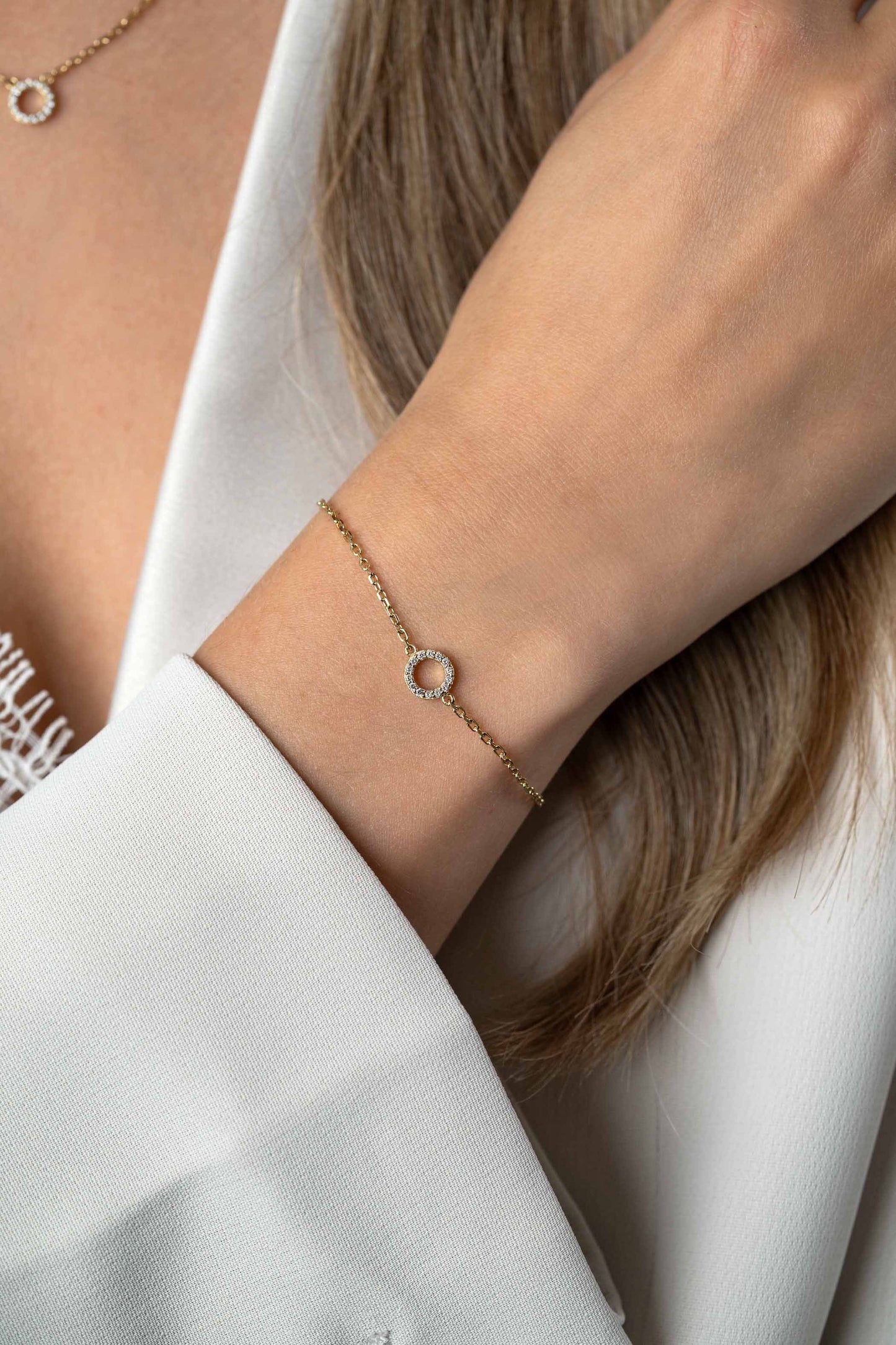 ZINZI ARMBAND GOLD PLATED OPEN RONDJE ZIRCONIA ZIA2550Y
