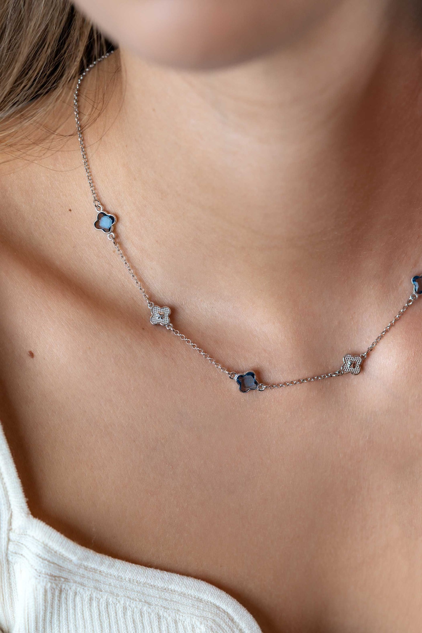 ZINZI COLLIER ZILVER MET BLOEMVORM BLAUW ZIRCONIA