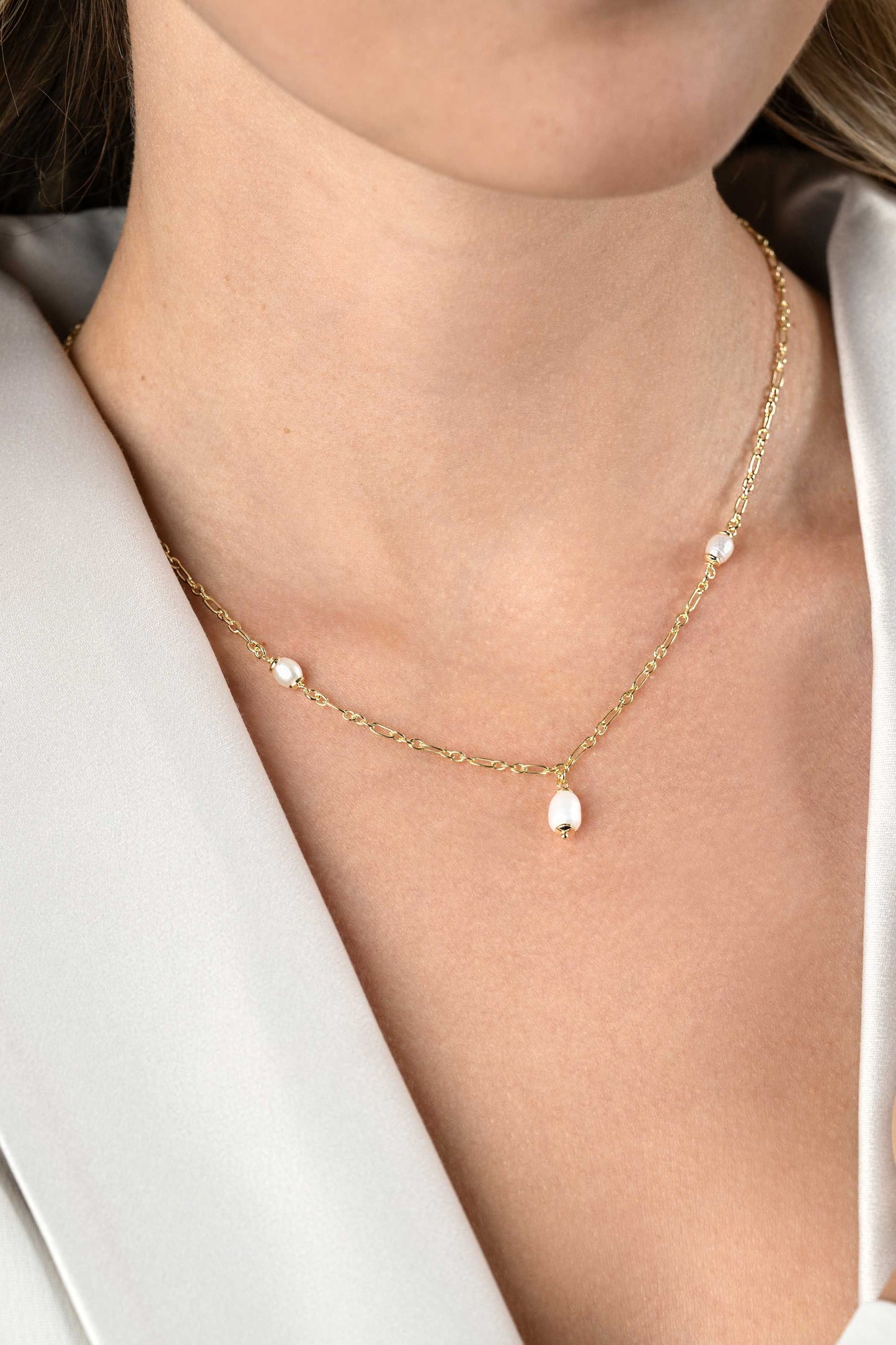 ZINZI COLLIER GOLD PLATED MET ZOETWATER PARELS