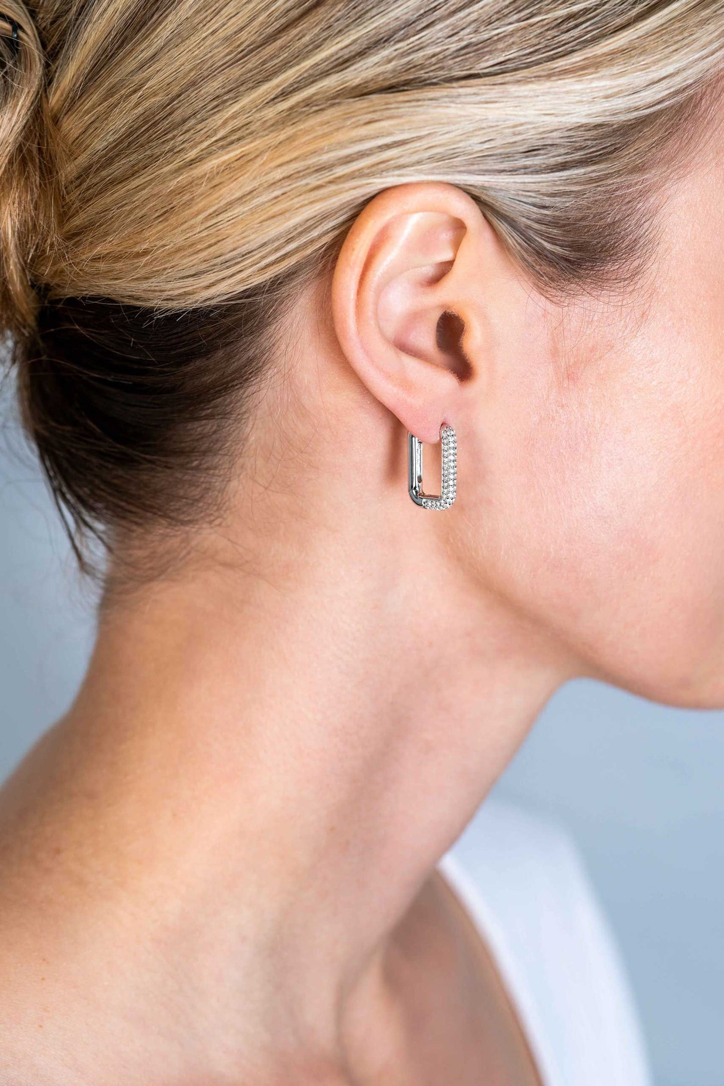 ZINZI KLAPCREOLEN RECHTHOEK ZIRCONIA PAVE 18x3MM