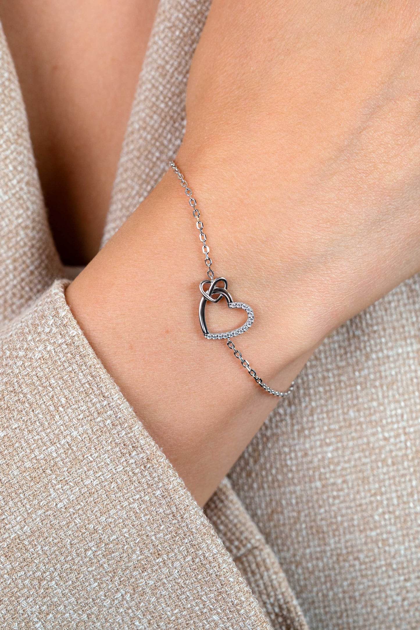 ZINZI zilveren armband met twee sierlijke harten die met elkaar verbonden zijn, ook bezet met witte zirkonia's 17-20cm
