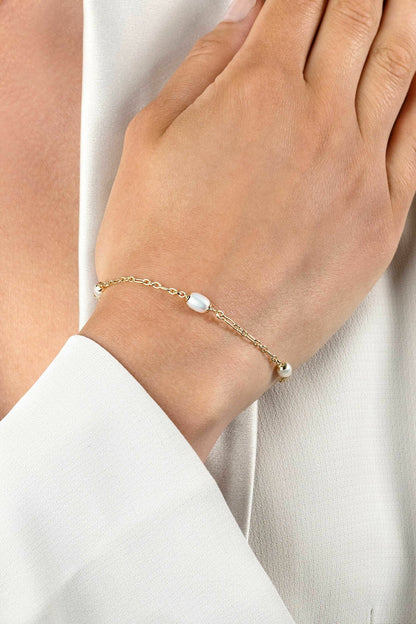 ZINZI ARMBAND GOLD PLATED MET ZOETWATER PARELS