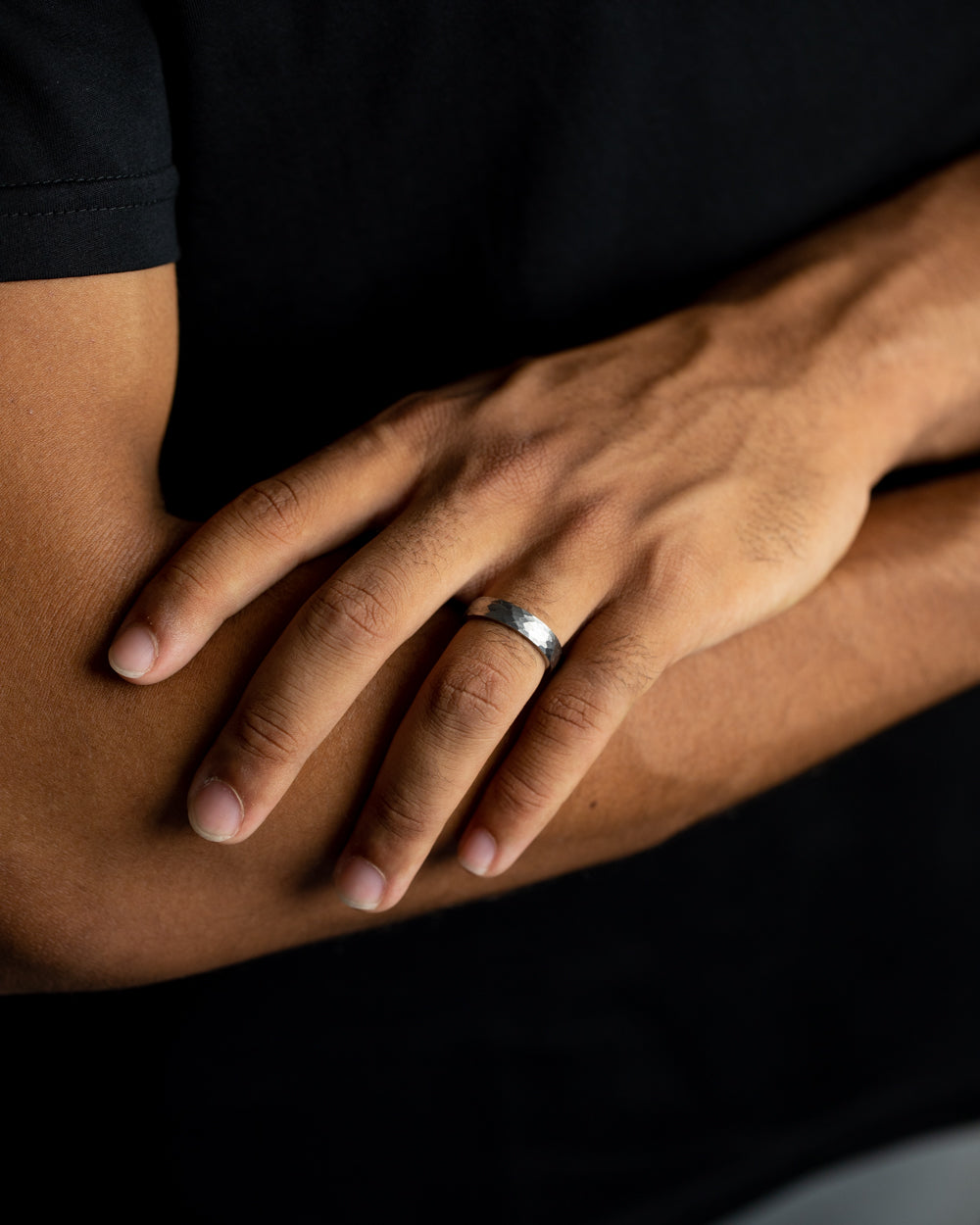 GEMINI Pulso 5mm Titanium ring with faceted grey finish