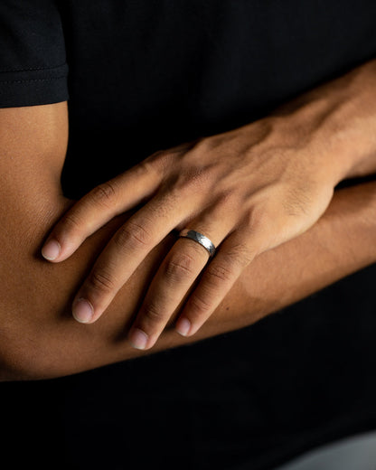 GEMINI Pulso 5mm Titanium ring with faceted grey finish