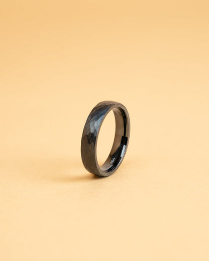 GEMINI Pulso 5mm Titanium ring with faceted black finish