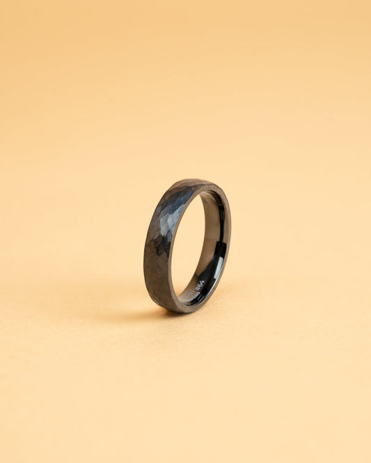GEMINI Pulso 5mm Titanium ring with faceted black finish