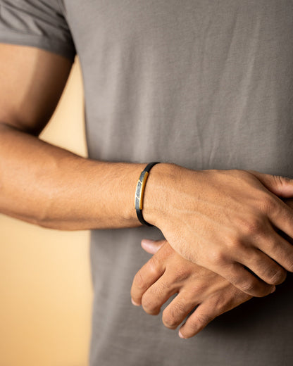 GEMINI Stella Black leather bracelet with gold-plated forged carbon