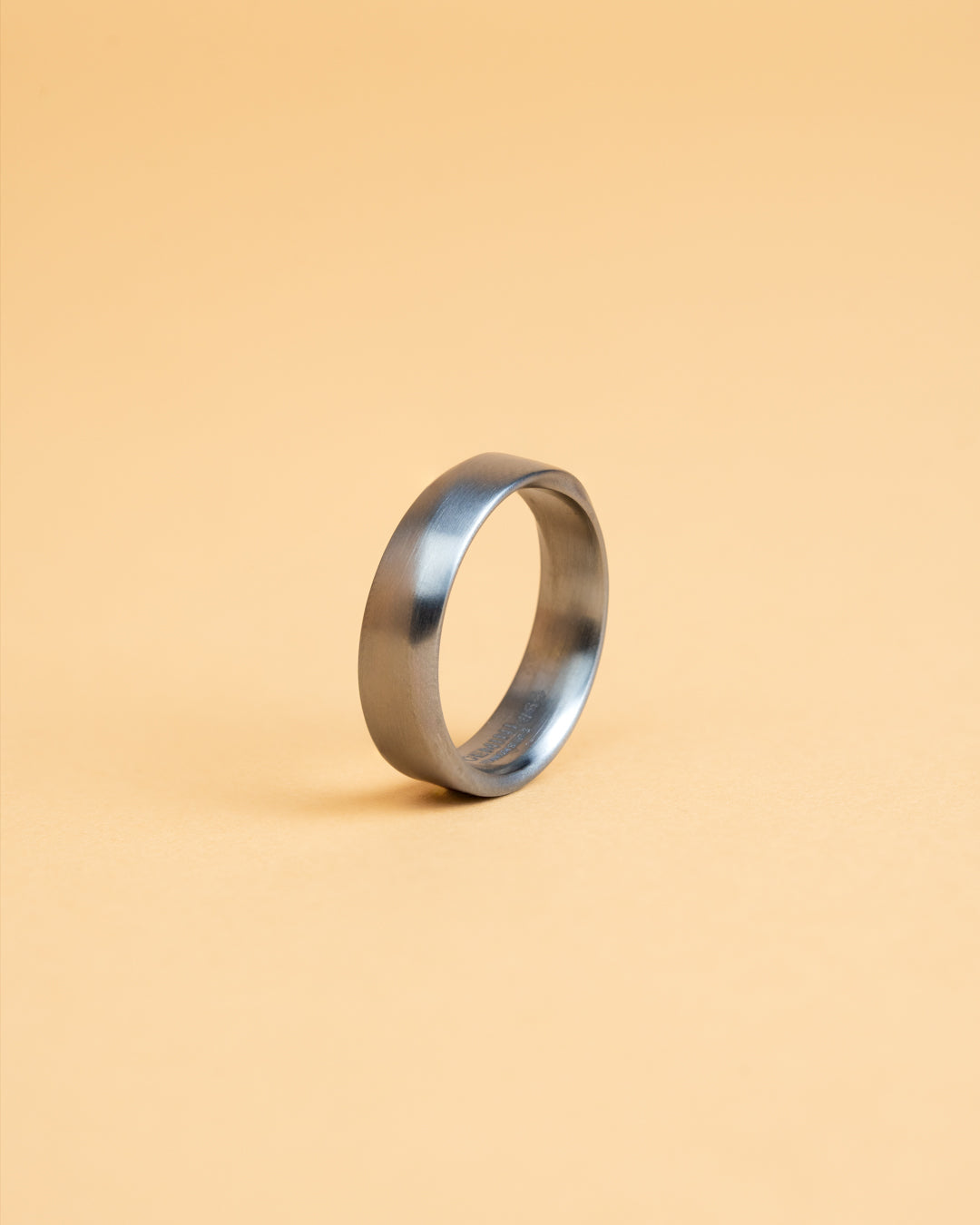 GEMINI Verso 6mm Twisted full Titanium ring