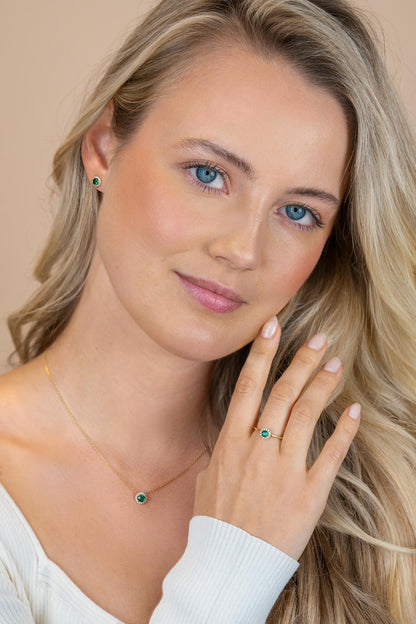 ZINZI goldplated zilveren ketting 45cm met smaragdgroene kleursteen in entourage zetting