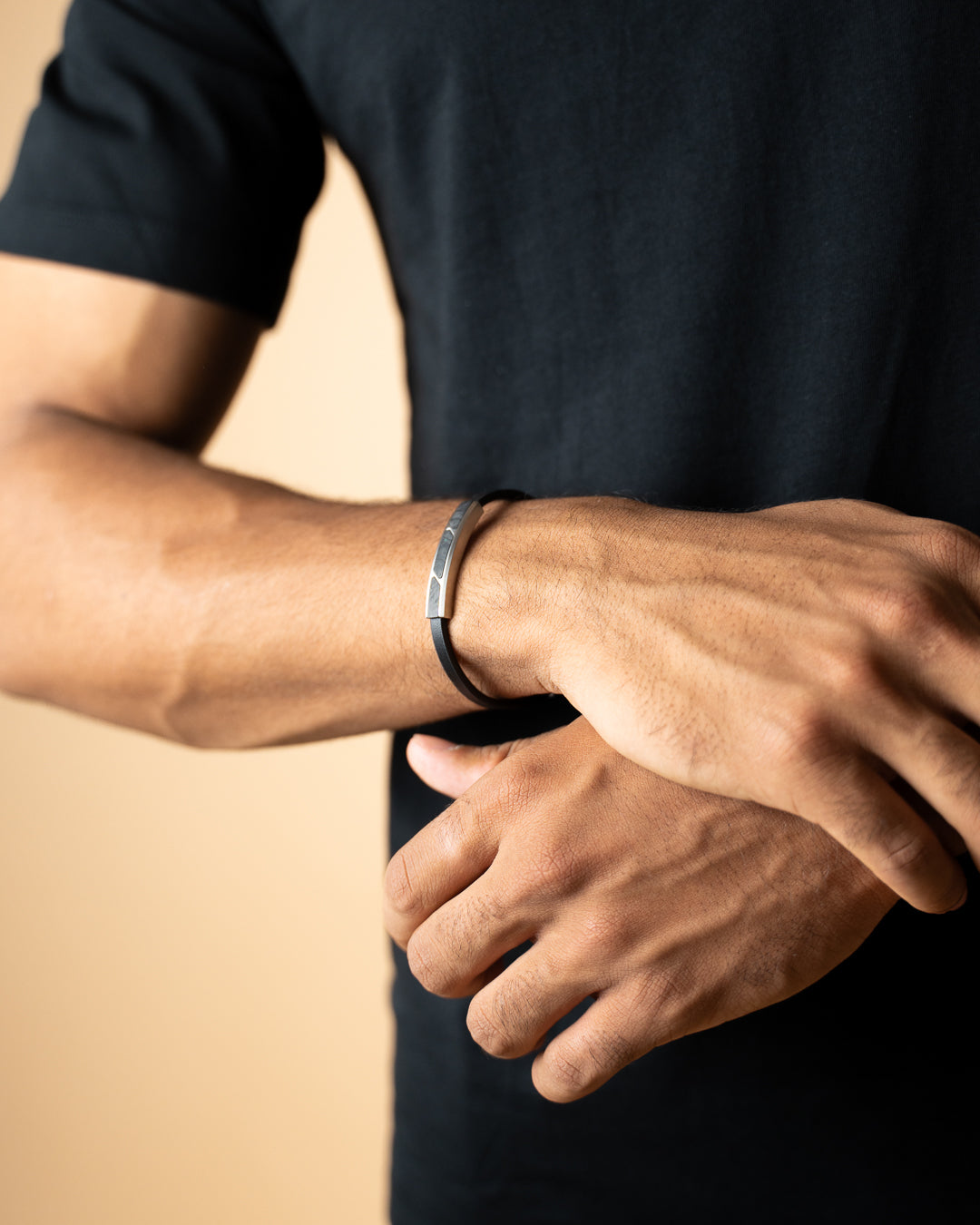 GEMINI Stella Black leather bracelet with forged carbon